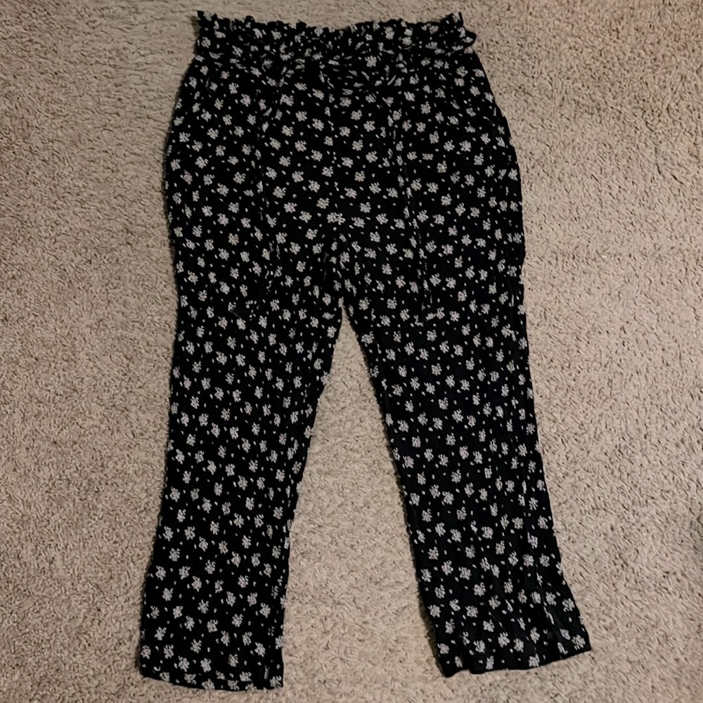 American Eagle high waist black patterned tie pants, size XL